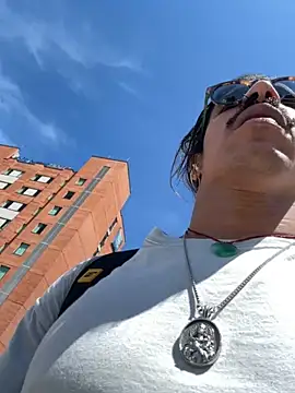 Snapshot of caiiobahia chatting on 11.18.25 caiiobahia online show from 11.18.25