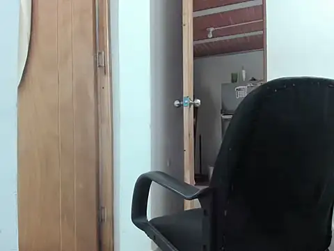 Snapshot of caiiobahia chatting on 11.25.25 caiiobahia online show from 11.25.25