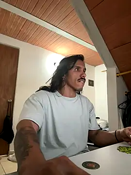 Snapshot of caiiobahia chatting on 11.29.25 caiiobahia online show from 11.29.25