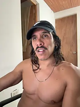 Snapshot of caiiobahia chatting on 12.02.25 caiiobahia online show from 12.02.25