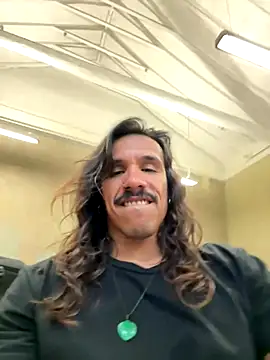 Snapshot of caiiobahia chatting on 12.13.25 caiiobahia online show from 12.13.25