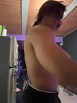 Snapshot of caiiobahia chatting on 12.16.25 caiiobahia online show from 12.16.25