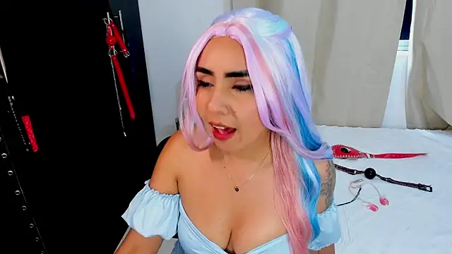 Emilyvalk  online show from 02.14.26