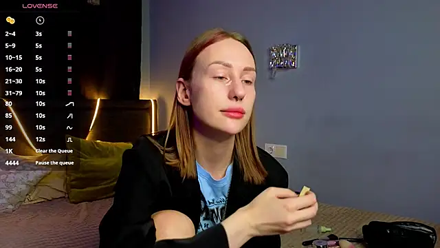 ZolaDickmann online show from 10.31.25