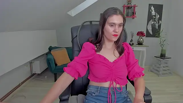 Snapshot of IzzyMonro chatting on 12.04.25 IzzyMonro online show from 12.04.25