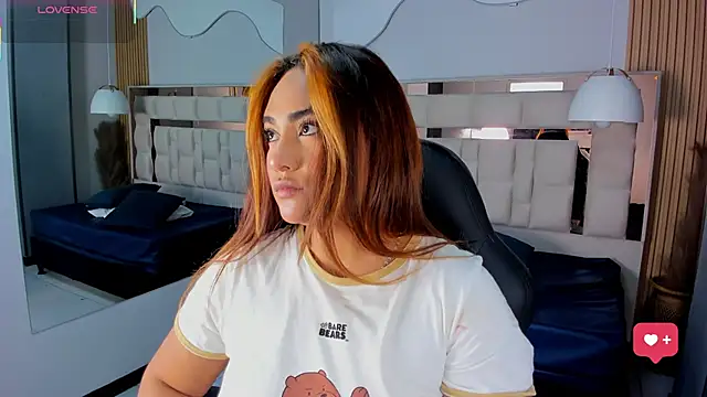 Snapshot of AnguelJones chatting on 11.25.25 AnguelJones online show from 11.25.25