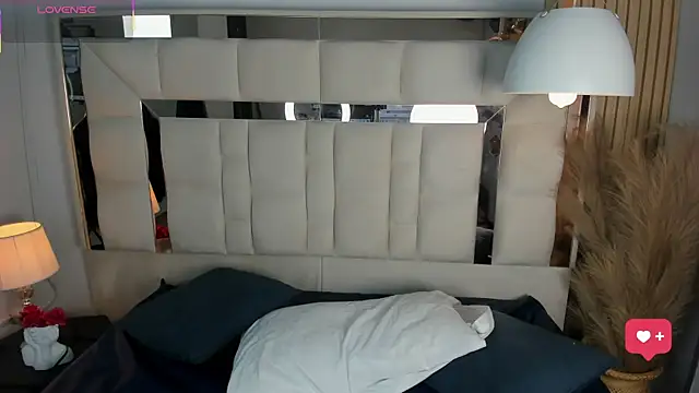 Snapshot of AnguelJones chatting on 11.28.25 AnguelJones online show from 11.28.25