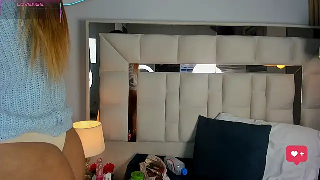 Snapshot of AnguelJones chatting on 12.04.25 AnguelJones online show from 12.04.25