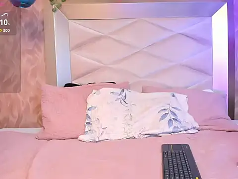 Snapshot of HaryBlair chatting on 10.25.25 HaryBlair online show from 10.25.25