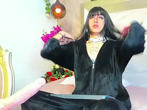 Snapshot of HaryBlair chatting on 11.22.25 HaryBlair online show from 11.22.25