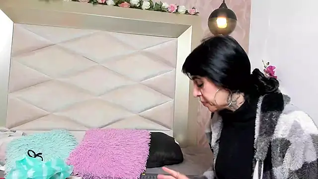 Snapshot of HaryBlair chatting on 12.15.25 HaryBlair online show from 12.15.25