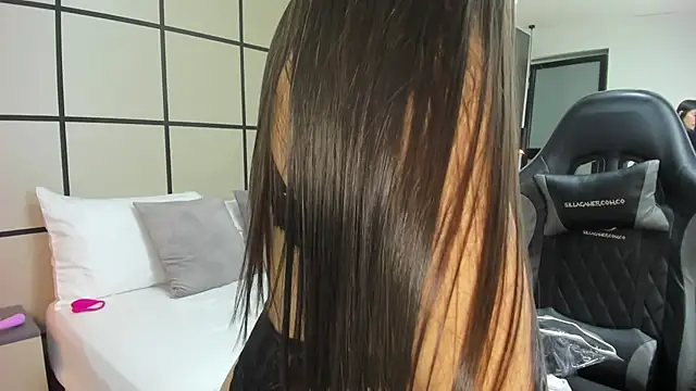 mia collins96 online show from 10.28.25