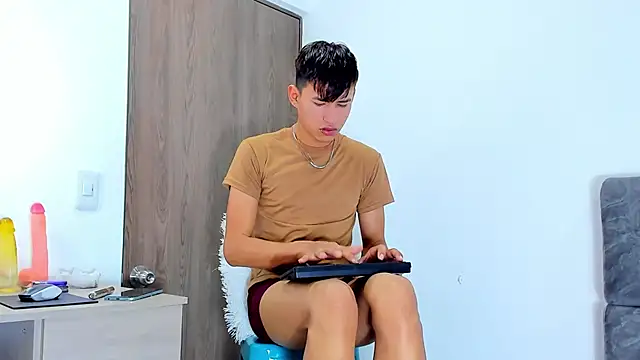 Nicolas Torres  online show from 11.12.25