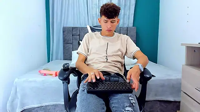 Nicolas Torres  online show from 11.20.25