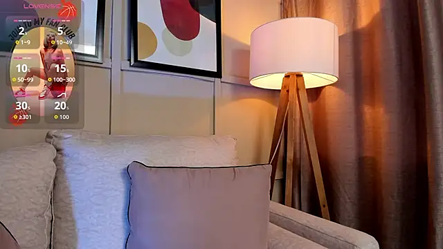 Snapshot of riley__reid chatting on 12.04.25 riley reid online show from 12.04.25