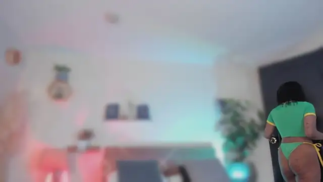Snapshot of YariRose chatting on 06.15.26 YariRose online show from 06.15.26