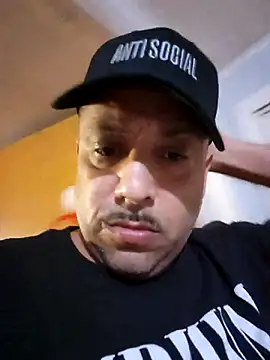 Snapshot of LatinDaddy773 chatting on 10.20.25 LatinDaddy773 online show from 10.20.25