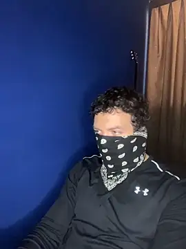 Snapshot of maxbarbaroja chatting on 12.17.25 maxbarbaroja online show from 12.17.25