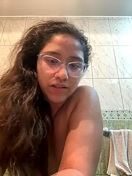 Snapshot of Kmiii21 chatting on 10.21.25 Kmiii21 online show from 10.21.25