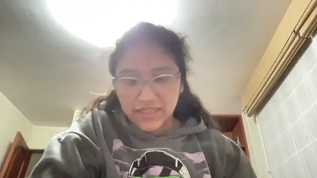 Snapshot of Kmiii21 chatting on 10.23.25 Kmiii21 online show from 10.23.25