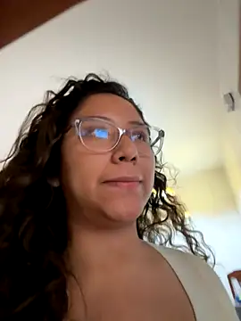 Snapshot of Kmiii21 chatting on 10.26.25 Kmiii21 online show from 10.26.25