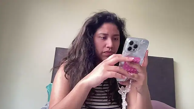 Snapshot of Kmiii21 chatting on 10.29.25 Kmiii21 online show from 10.29.25