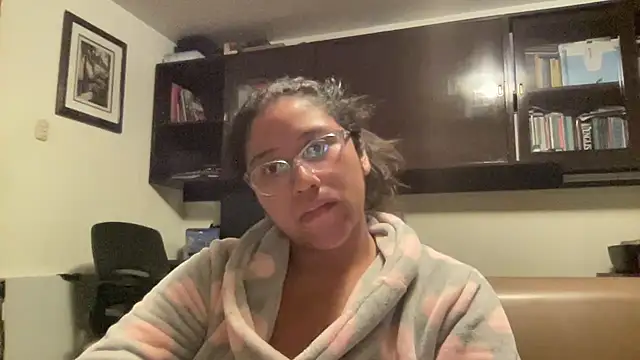 Snapshot of Kmiii21 chatting on 11.05.25 Kmiii21 online show from 11.05.25