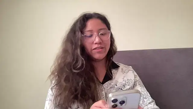 Snapshot of Kmiii21 chatting on 11.10.25 Kmiii21 online show from 11.10.25