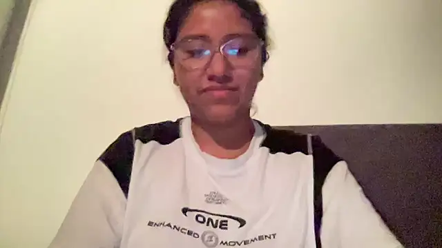 Snapshot of Kmiii21 chatting on 11.30.25 Kmiii21 online show from 11.30.25