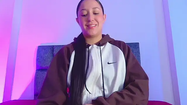 Snapshot of kittymonroe1 chatting on 12.05.25 kittymonroe1 online show from 12.05.25