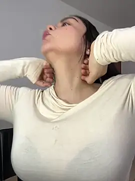 Selena Roa online show from 12.05.25