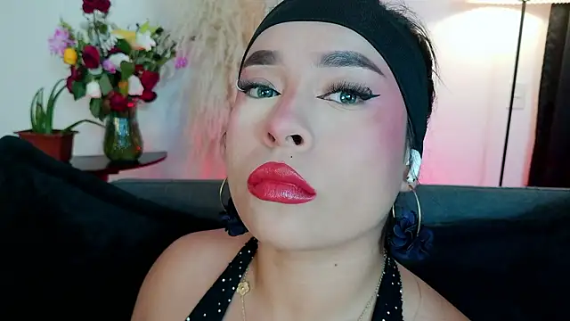 Snapshot of mia_roux1 chatting on 03.04.26 mia roux1 online show from 03.04.26