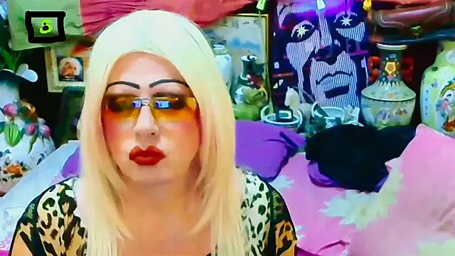 Snapshot of horni4luv chatting on 11.25.25 horni4luv online show from 11.25.25