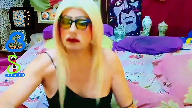 Snapshot of horni4luv chatting on 12.17.25 horni4luv online show from 12.17.25