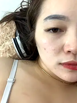 Snapshot of helo-kitty chatting on 10.31.25 helo-kitty online show from 10.31.25