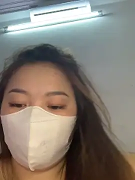 Snapshot of helo-kitty chatting on 12.17.25 helo-kitty online show from 12.17.25