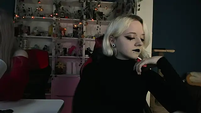 Snapshot of Holy_Mistress_S chatting on 10.31.25 Holy Mistress S online show from 10.31.25