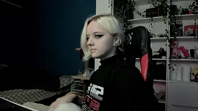 Snapshot of Holy_Mistress_S chatting on 11.05.25 Holy Mistress S online show from 11.05.25