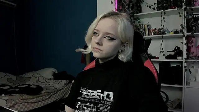 Snapshot of Holy_Mistress_S chatting on 11.07.25 Holy Mistress S online show from 11.07.25