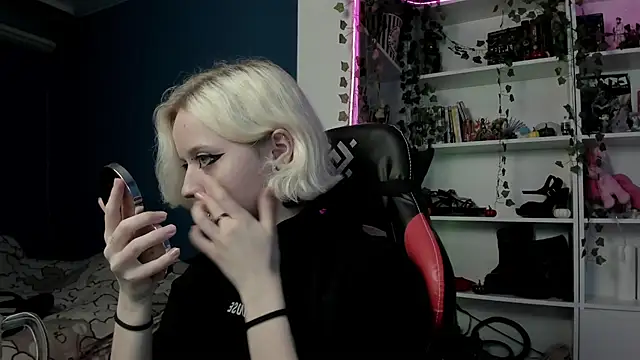 Snapshot of Holy_Mistress_S chatting on 11.08.25 Holy Mistress S online show from 11.08.25