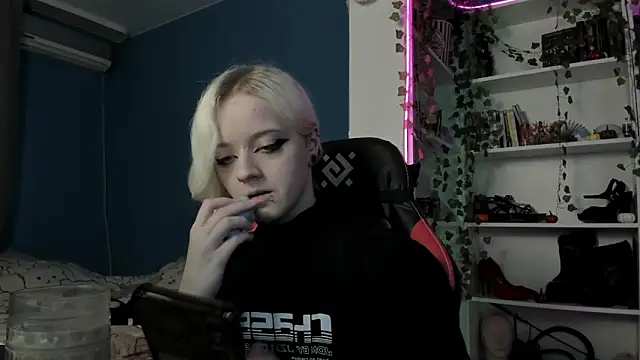 Snapshot of Holy_Mistress_S chatting on 11.09.25 Holy Mistress S online show from 11.09.25