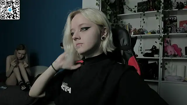 Snapshot of Holy_Mistress_S chatting on 11.29.25 Holy Mistress S online show from 11.29.25