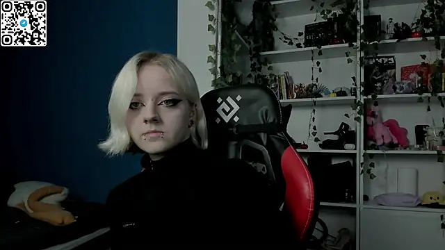 Snapshot of Holy_Mistress_S chatting on 12.02.25 Holy Mistress S online show from 12.02.25