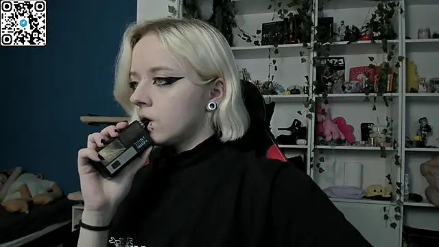 Snapshot of Holy_Mistress_S chatting on 12.03.25 Holy Mistress S online show from 12.03.25