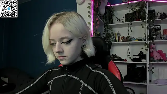 Snapshot of Holy_Mistress_S chatting on 12.05.25 Holy Mistress S online show from 12.05.25