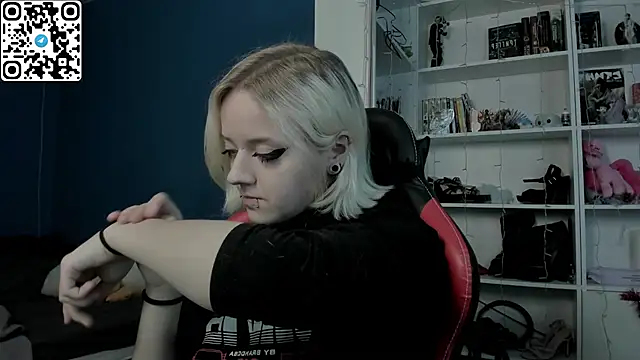 Holy Mistress S online show from 12.19.25