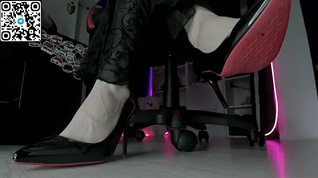 Holy Mistress S online show from 06.25.26