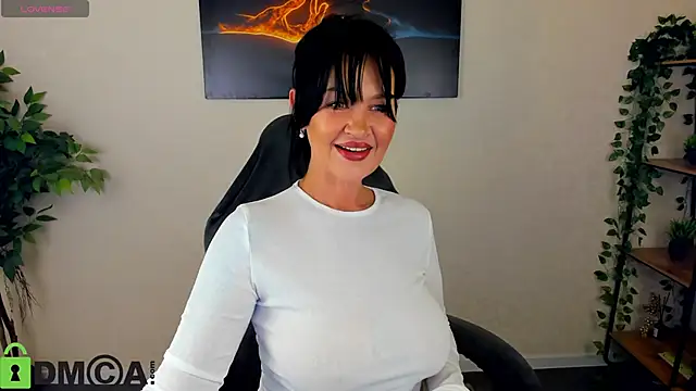 Sara Devills online show from 04.18.26