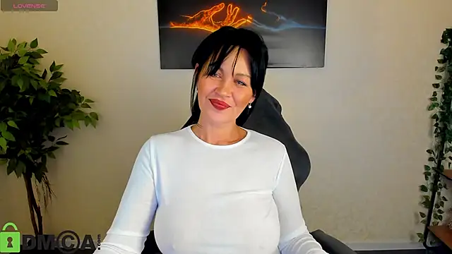 Sara Devills online show from 04.19.26