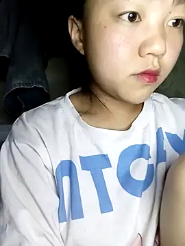 Quynhsumon online show from 02.25.26